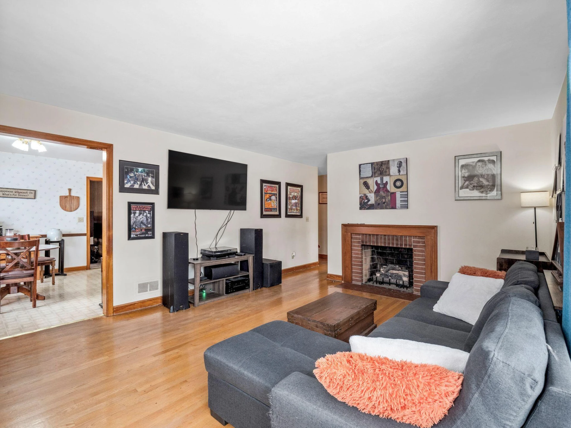 1025 Fisher AVE - Photo 5