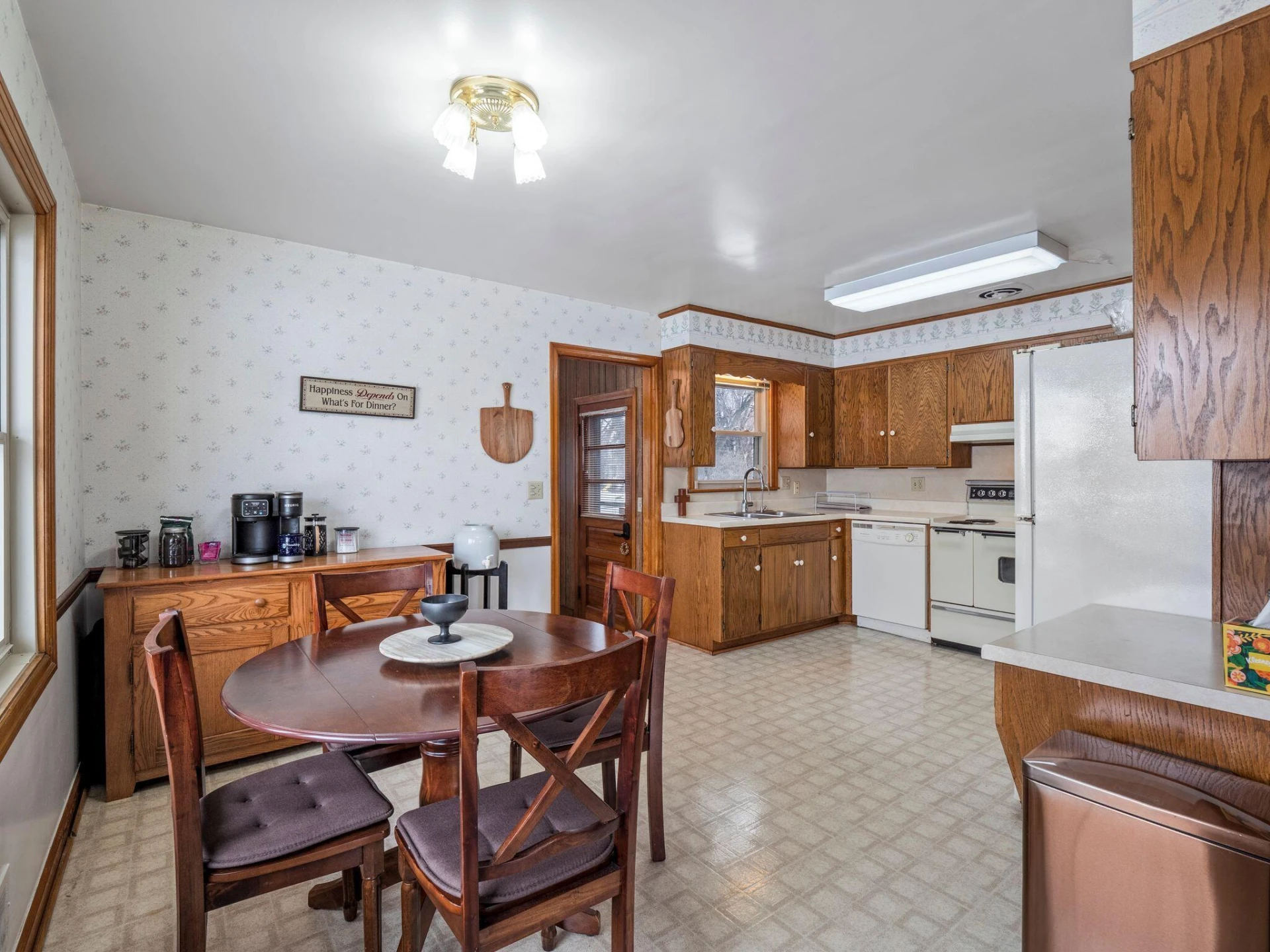 1025 Fisher AVE - Photo 6