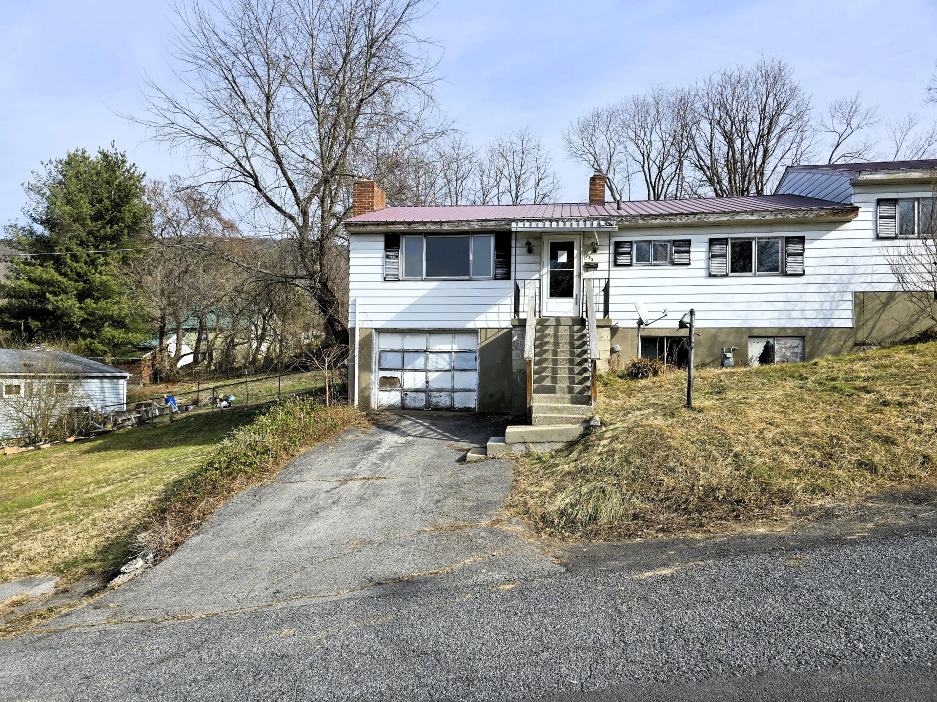 723 N Greenbrier AVE - Photo 2