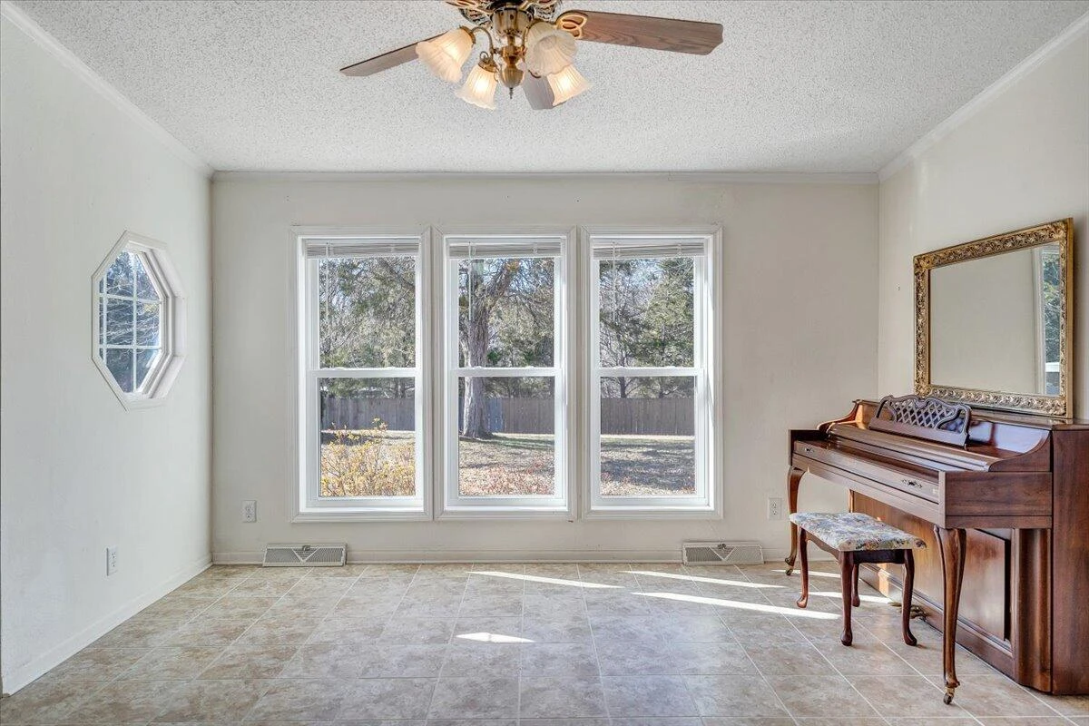 1320 Horseshoe Point RD - Photo 13