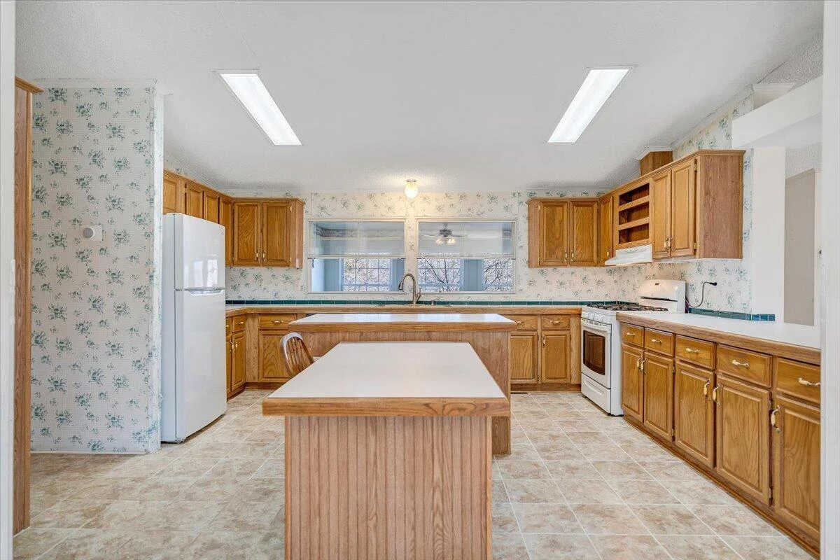 1320 Horseshoe Point RD - Photo 16