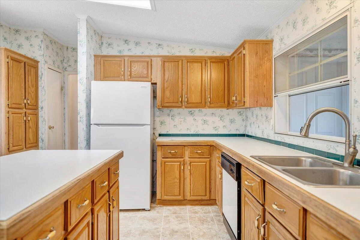 1320 Horseshoe Point RD - Photo 18