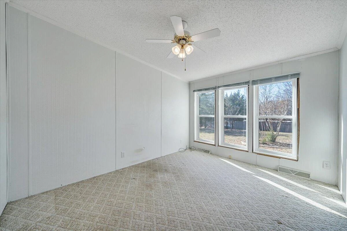 1320 Horseshoe Point RD - Photo 21