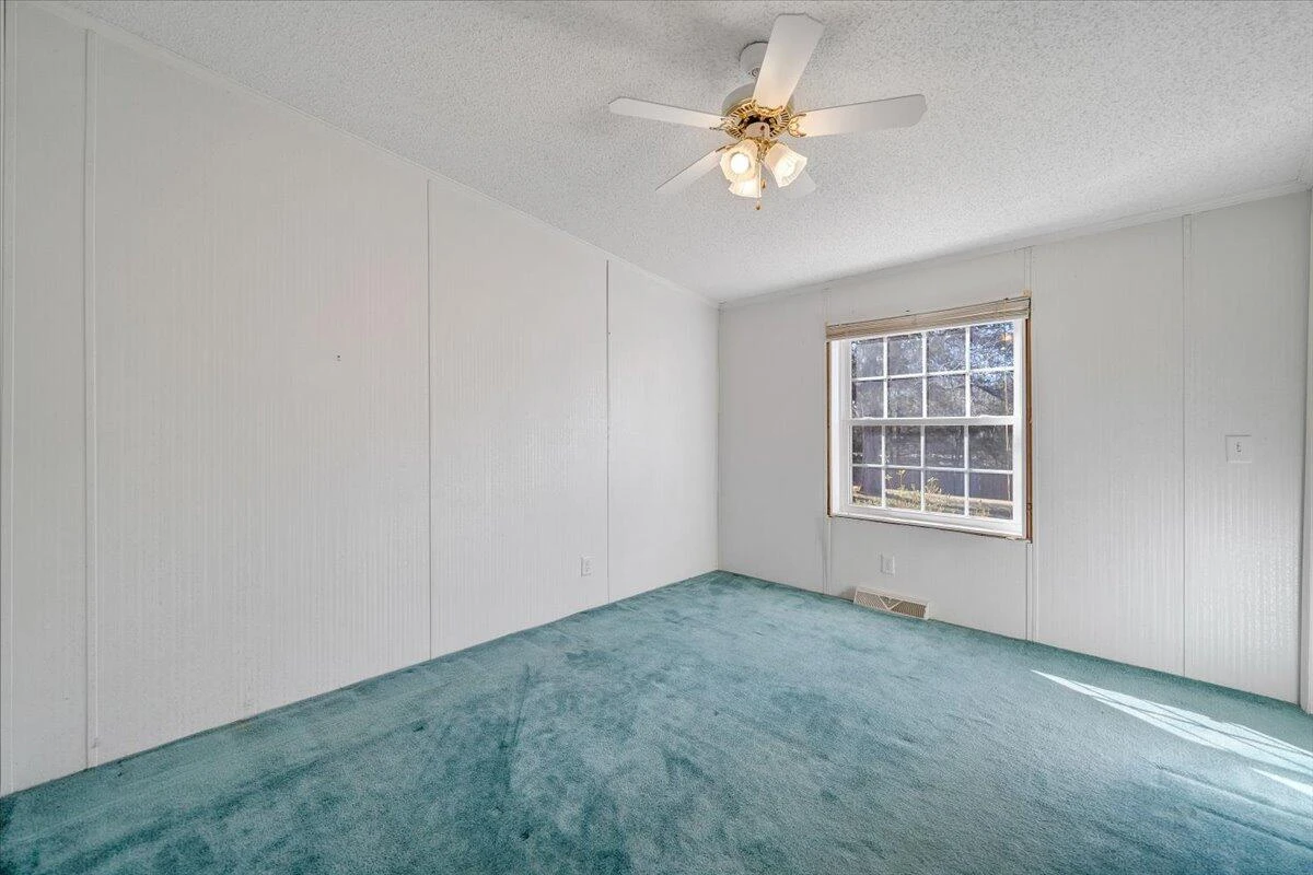 1320 Horseshoe Point RD - Photo 38