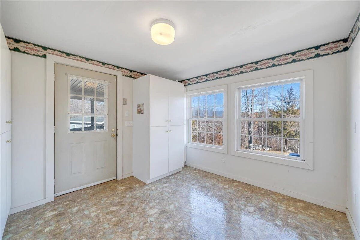 1320 Horseshoe Point RD - Photo 43