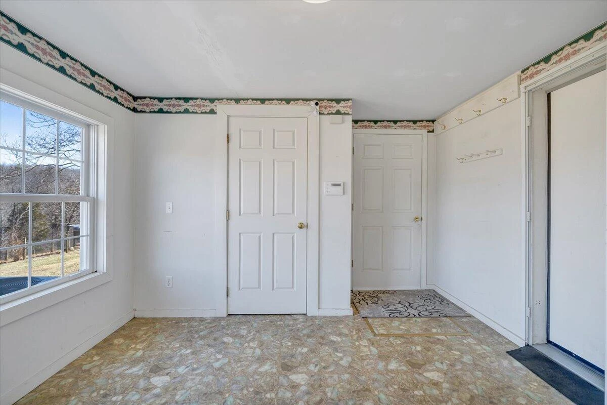 1320 Horseshoe Point RD - Photo 44