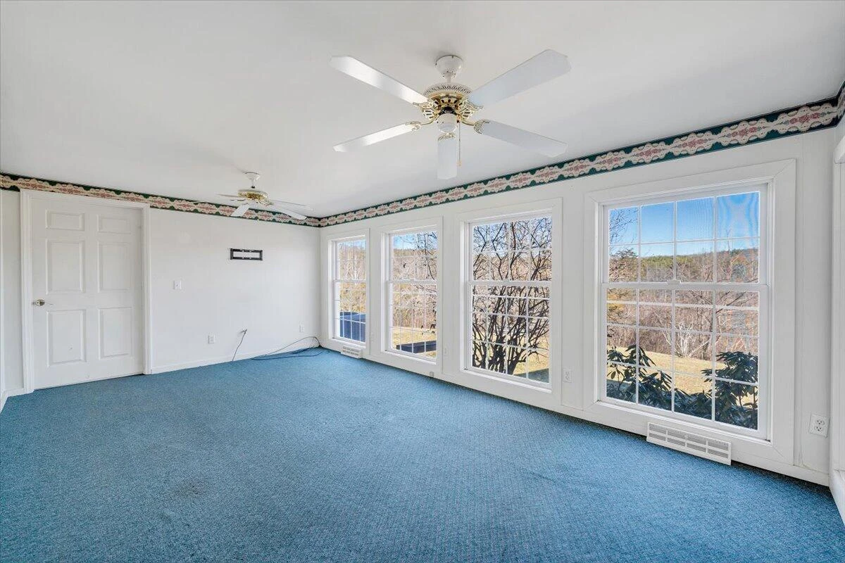 1320 Horseshoe Point RD - Photo 46