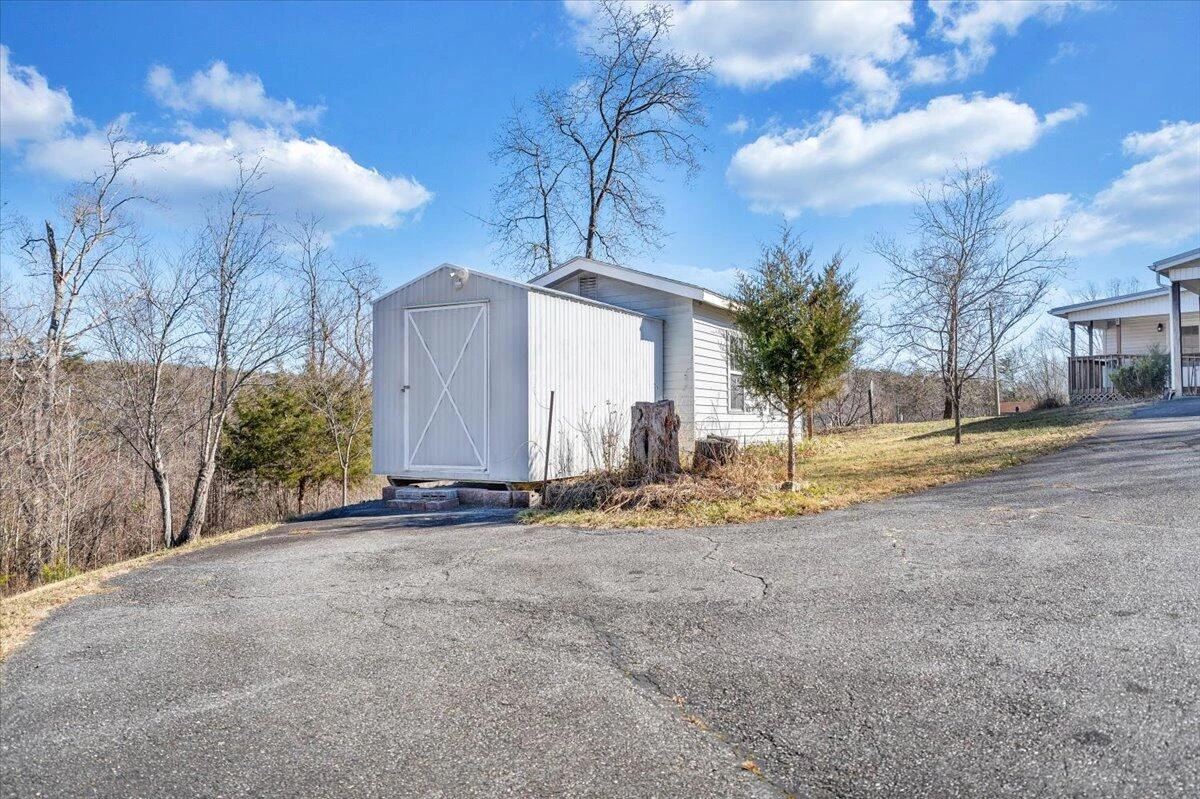 1320 Horseshoe Point RD - Photo 69