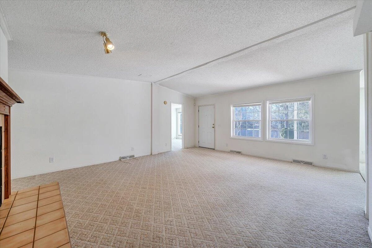 1320 Horseshoe Point RD - Photo 8