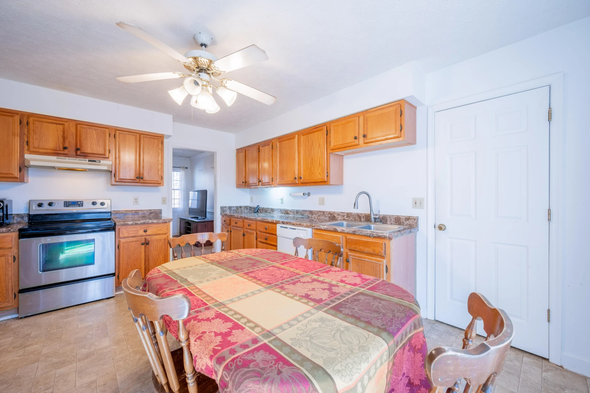 604 Surrey DR - Photo 10