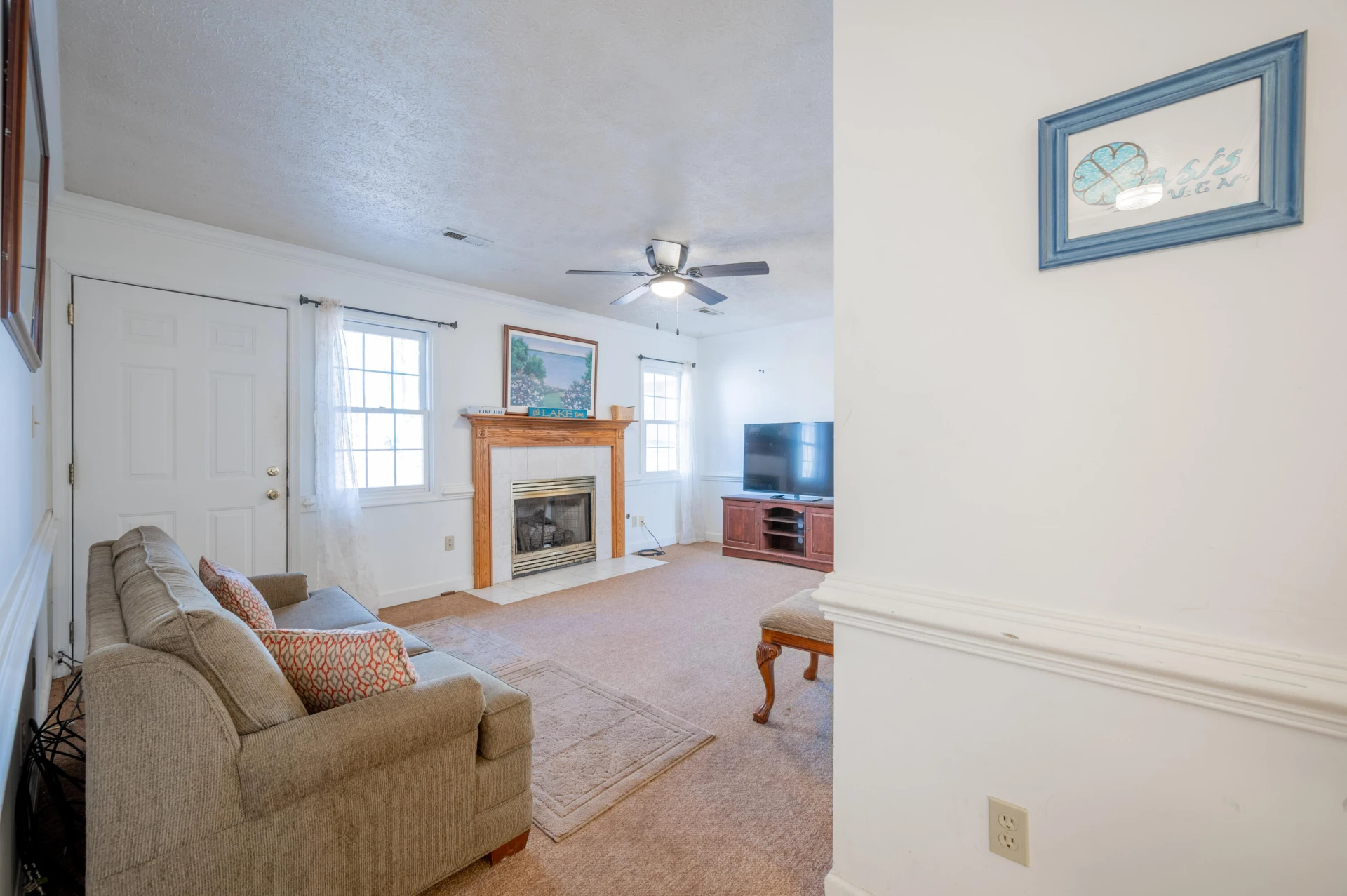 604 Surrey DR - Photo 12