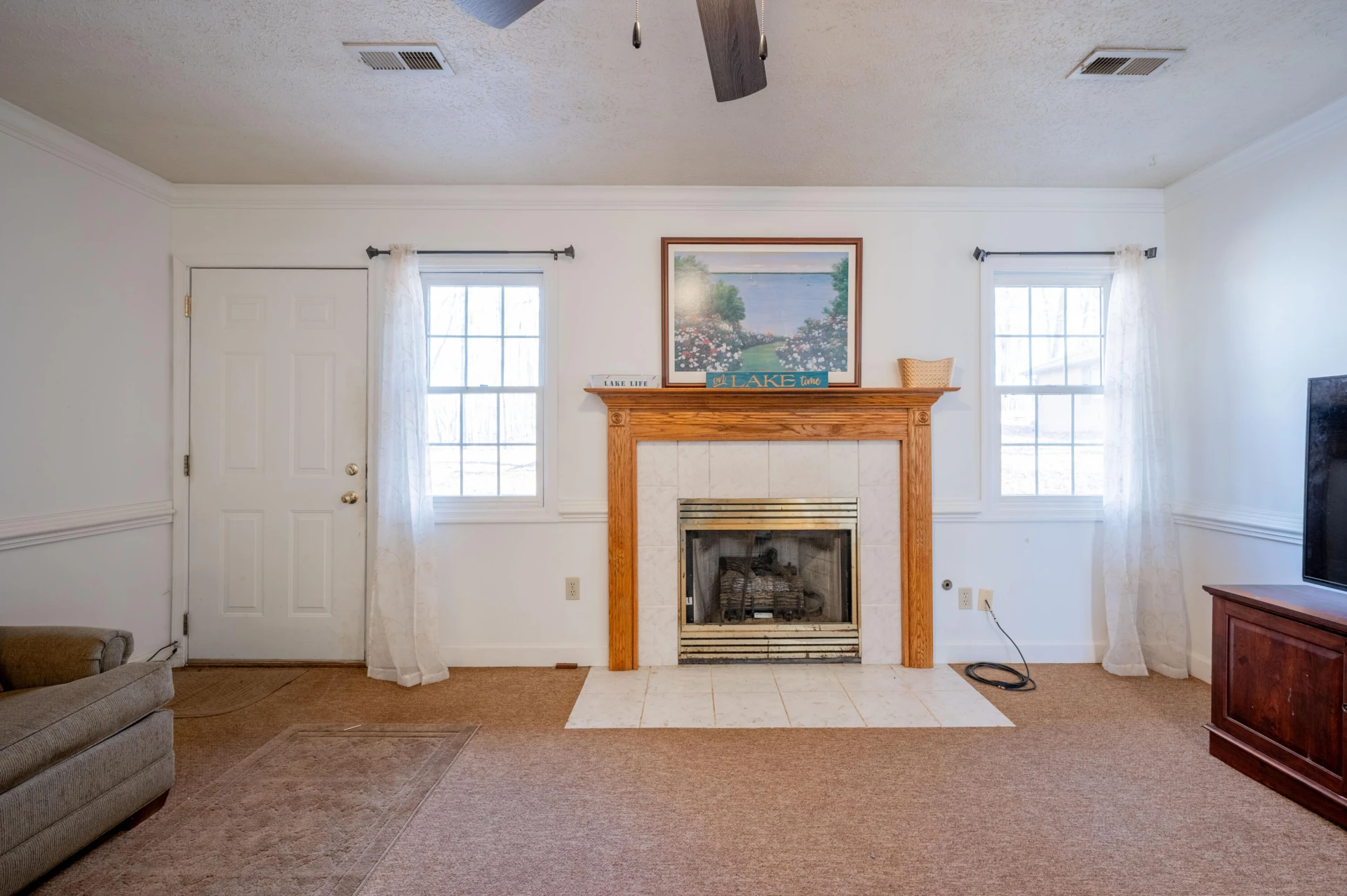 604 Surrey DR - Photo 14