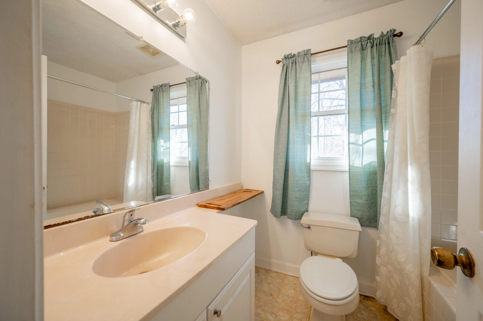 604 Surrey DR - Photo 19