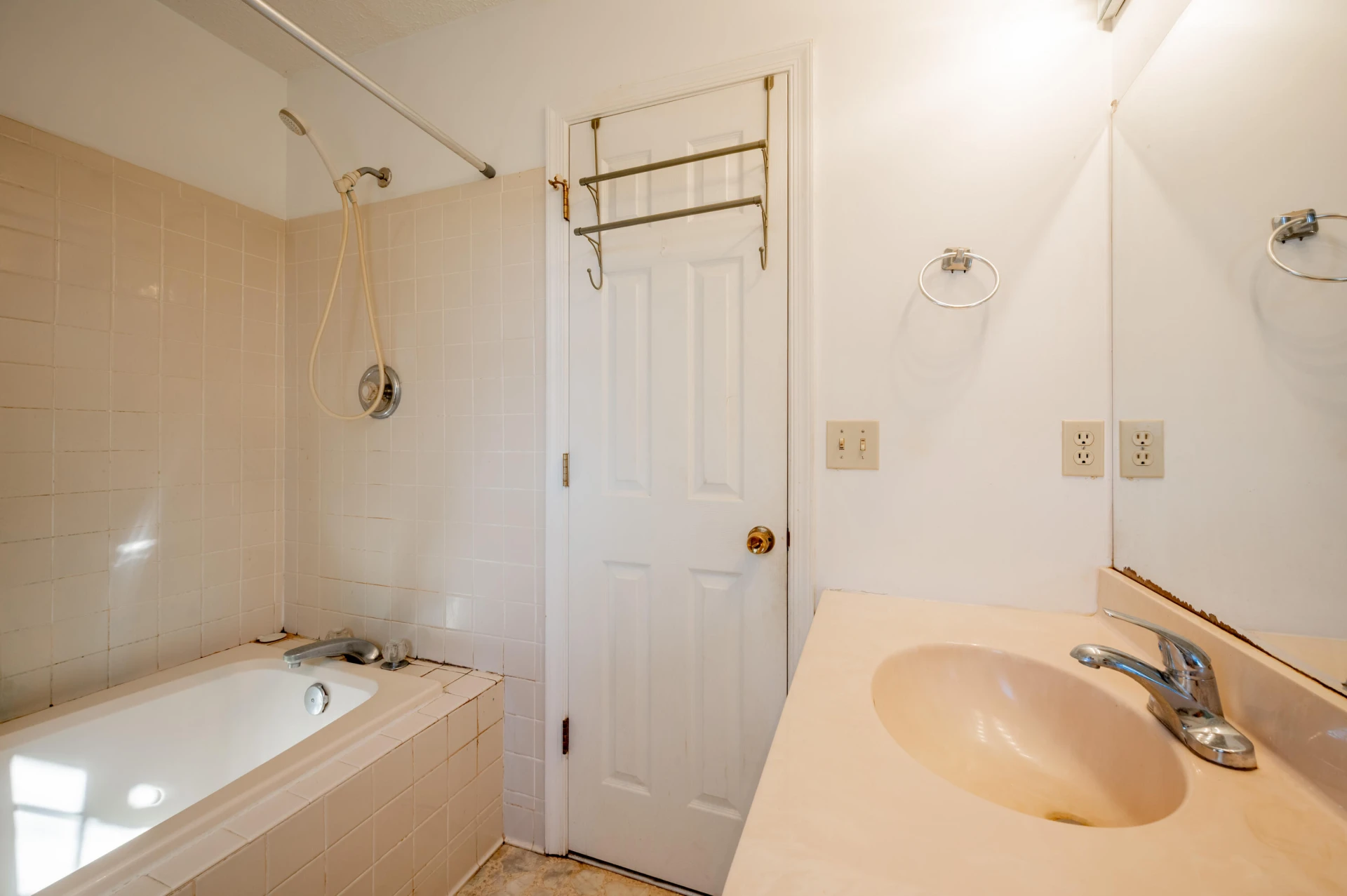604 Surrey DR - Photo 20