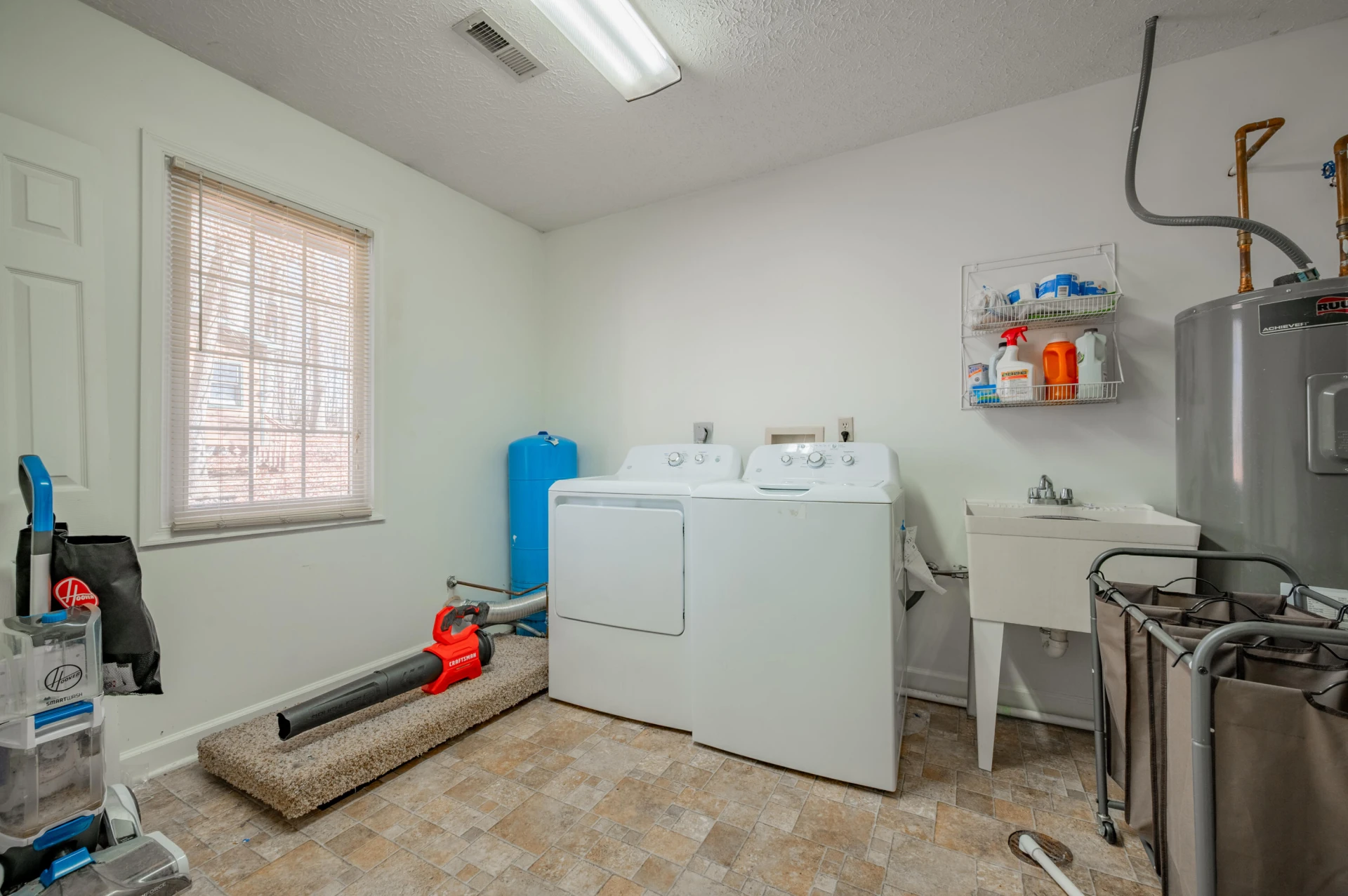 604 Surrey DR - Photo 33