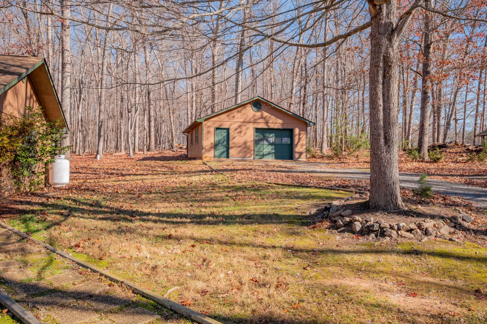 604 Surrey DR - Photo 37