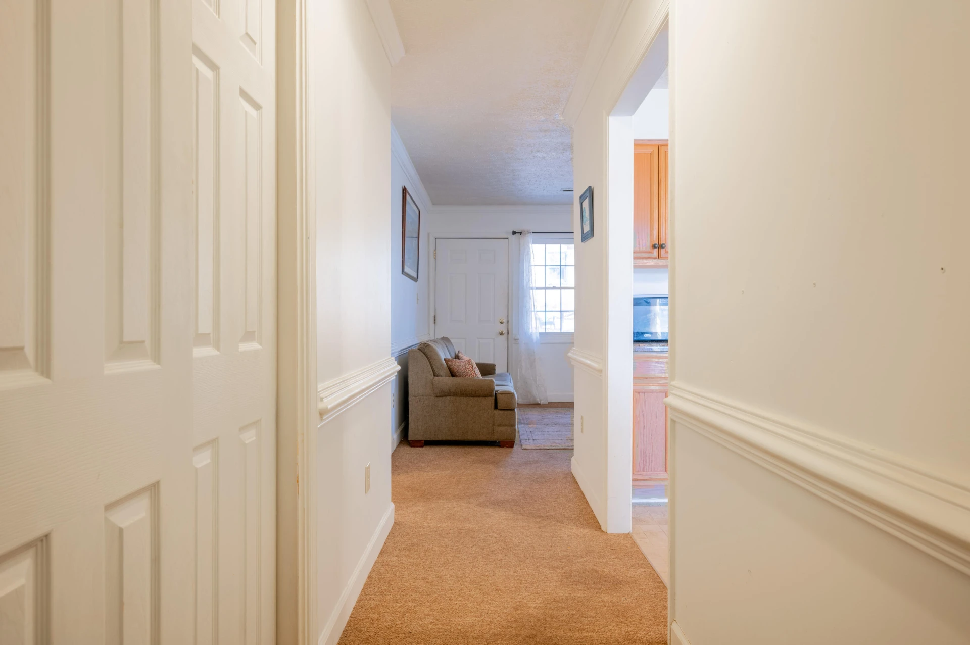604 Surrey DR - Photo 4