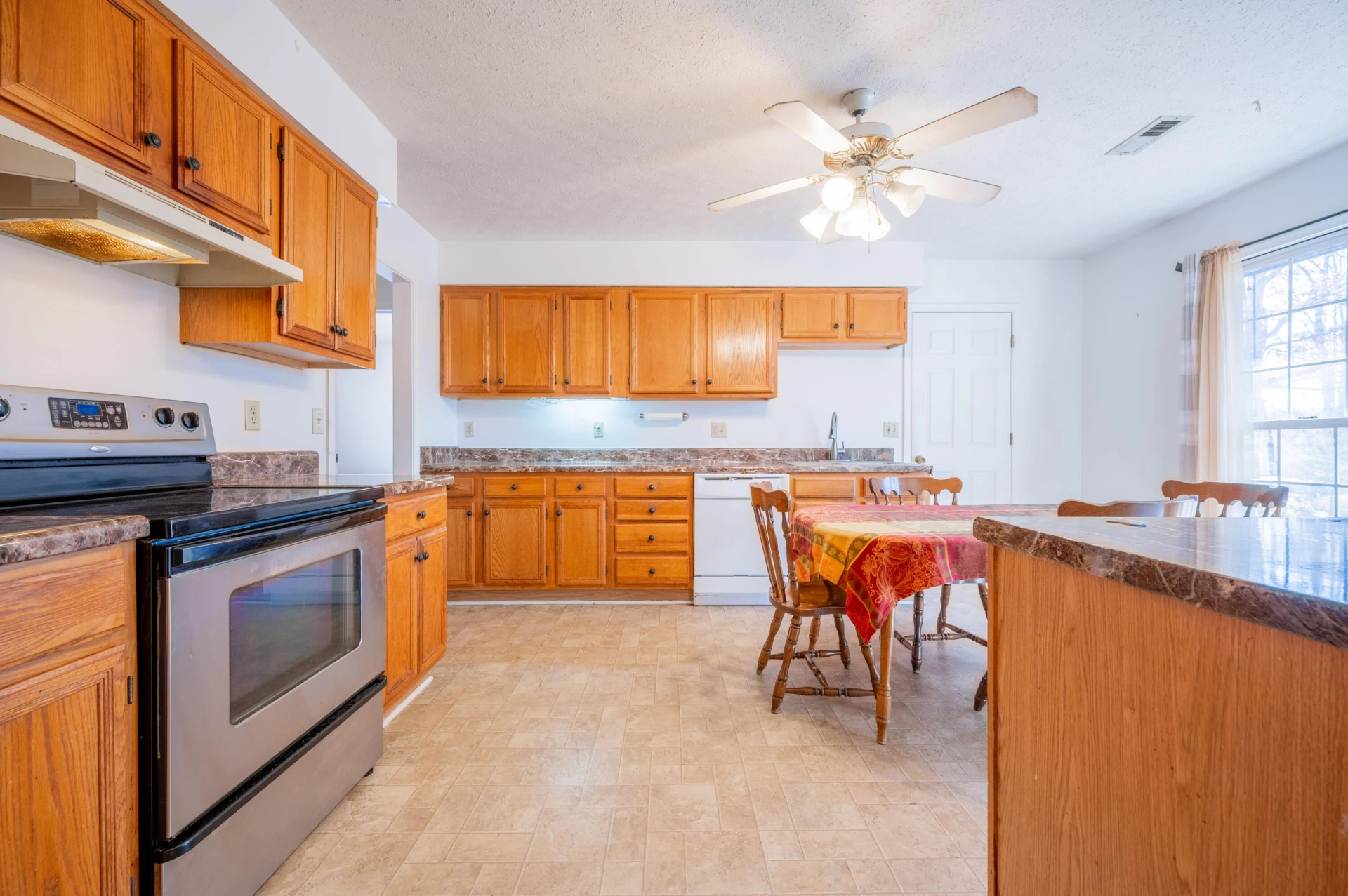 604 Surrey DR - Photo 6