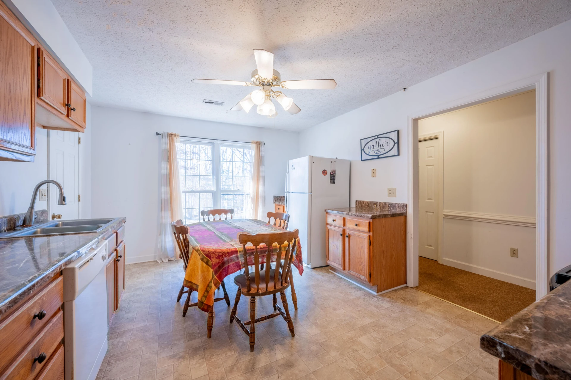 604 Surrey DR - Photo 7