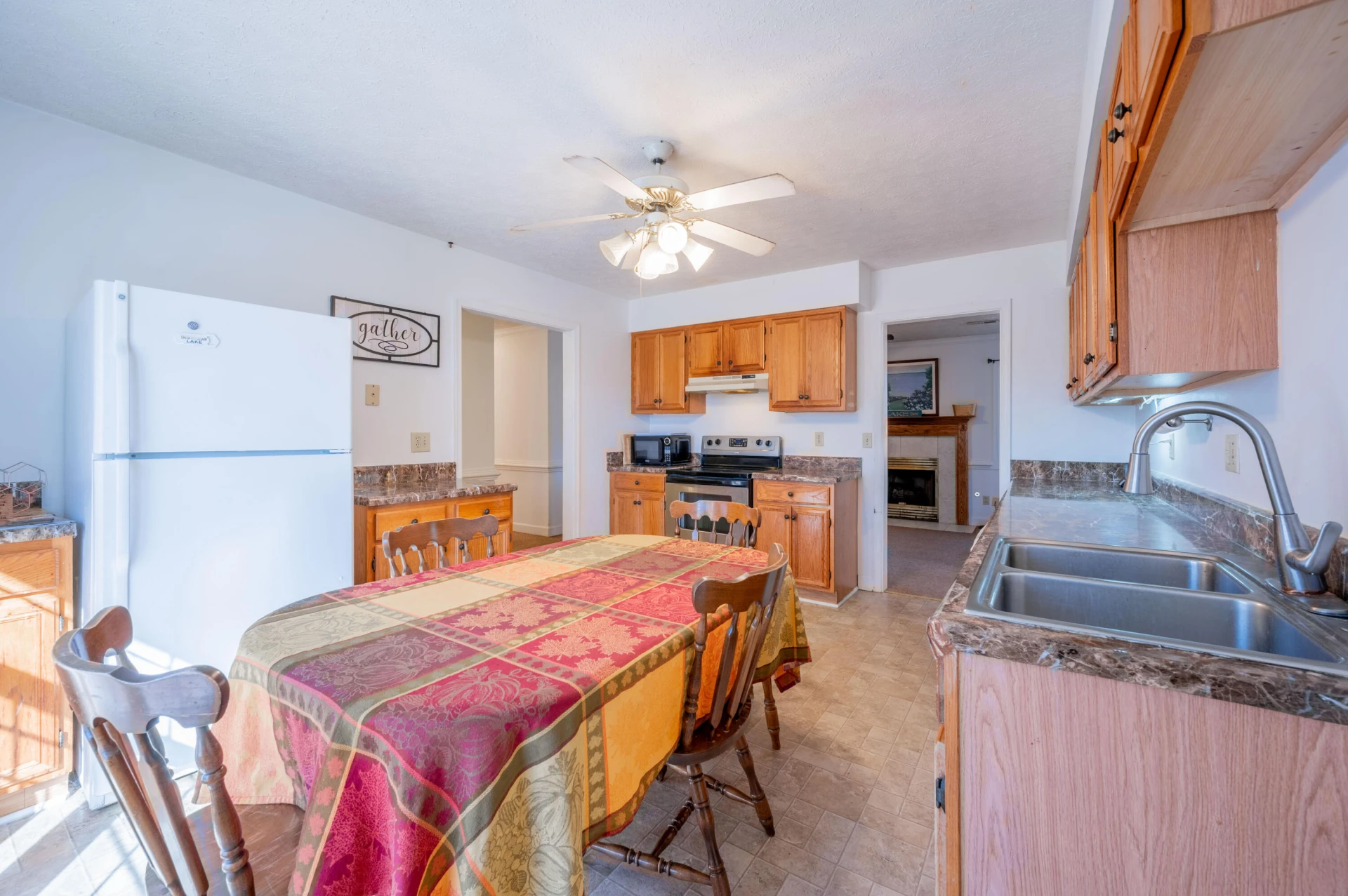 604 Surrey DR - Photo 8