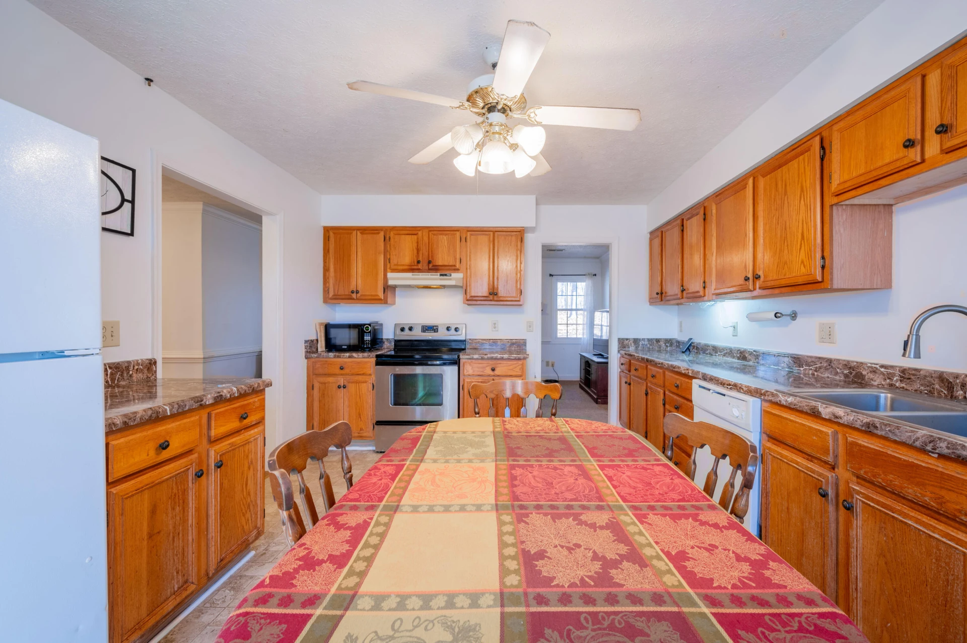604 Surrey DR - Photo 9