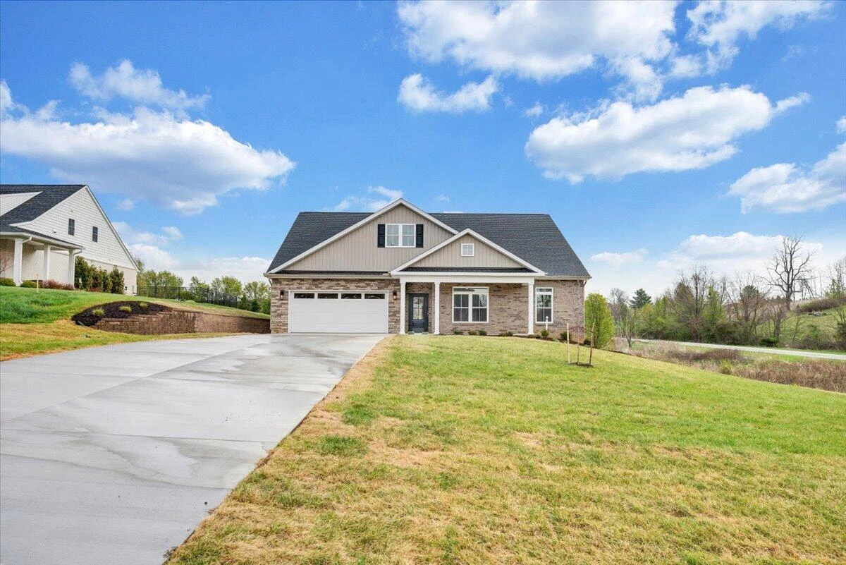 28 Scarlet DR