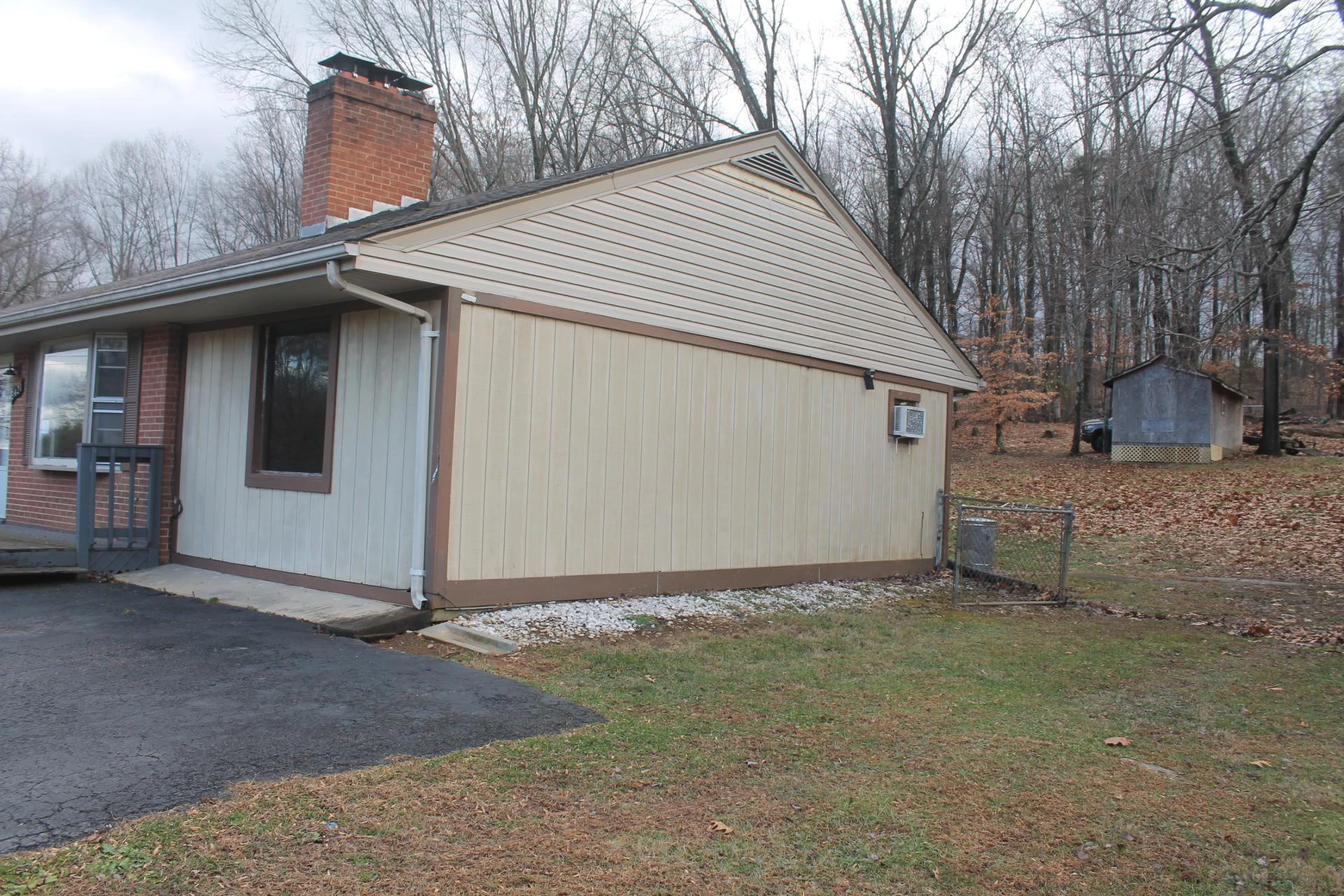 5421 Yale DR - Photo 2