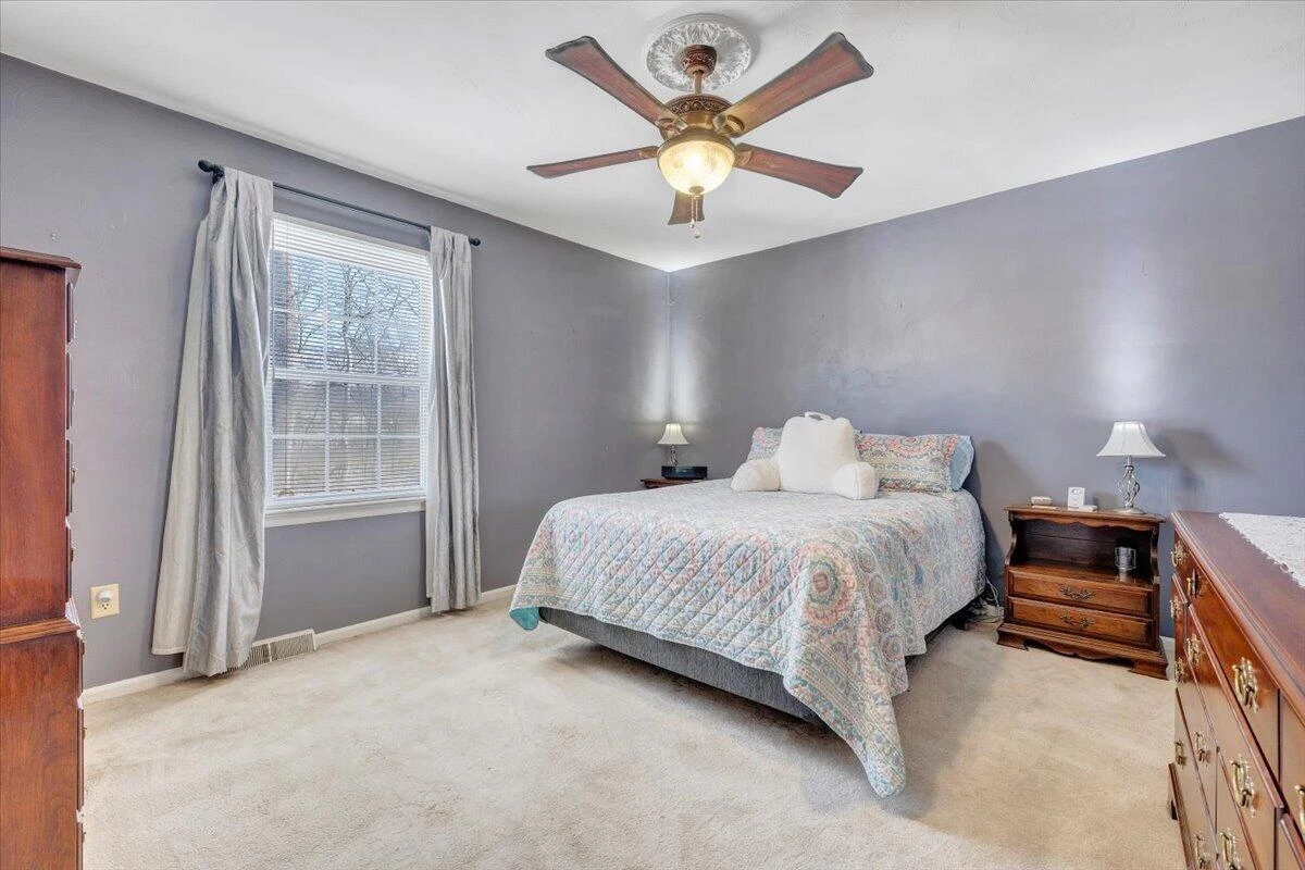 135 Silverbirch DR - Photo 14