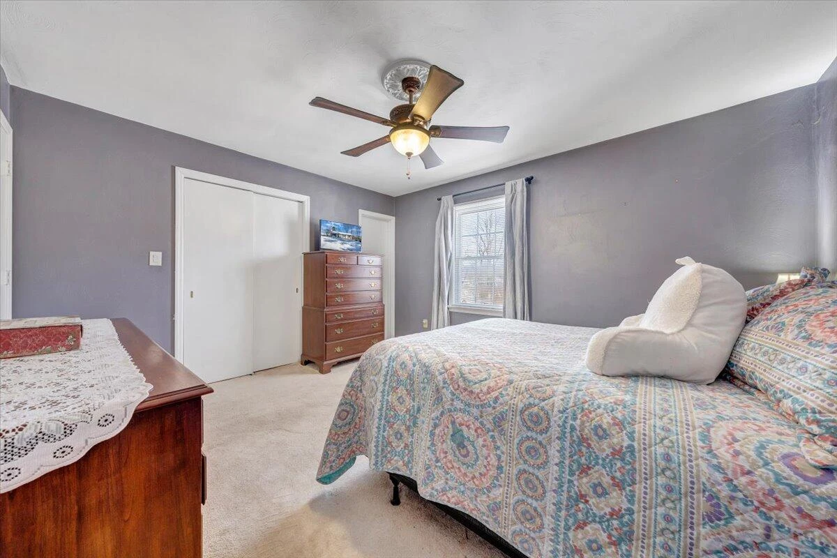 135 Silverbirch DR - Photo 15