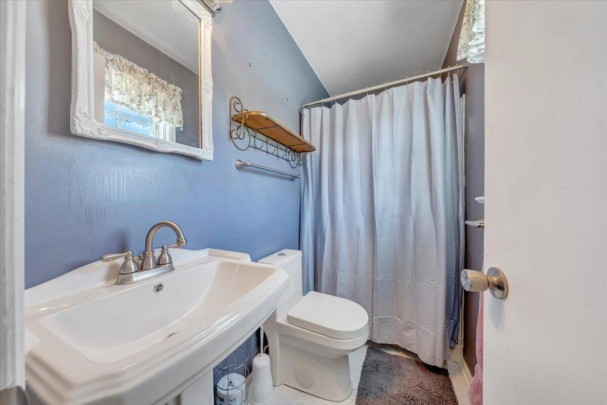 135 Silverbirch DR - Photo 16