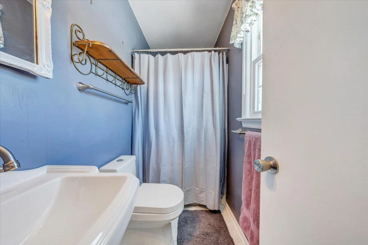 135 Silverbirch DR - Photo 17