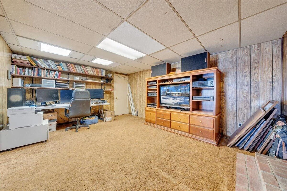 135 Silverbirch DR - Photo 23