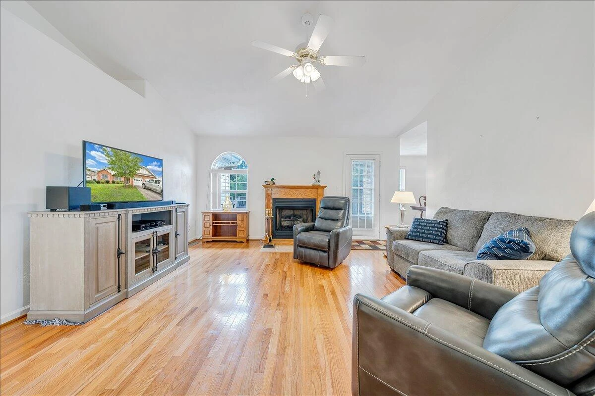 4633 Nevis DR - Photo 3