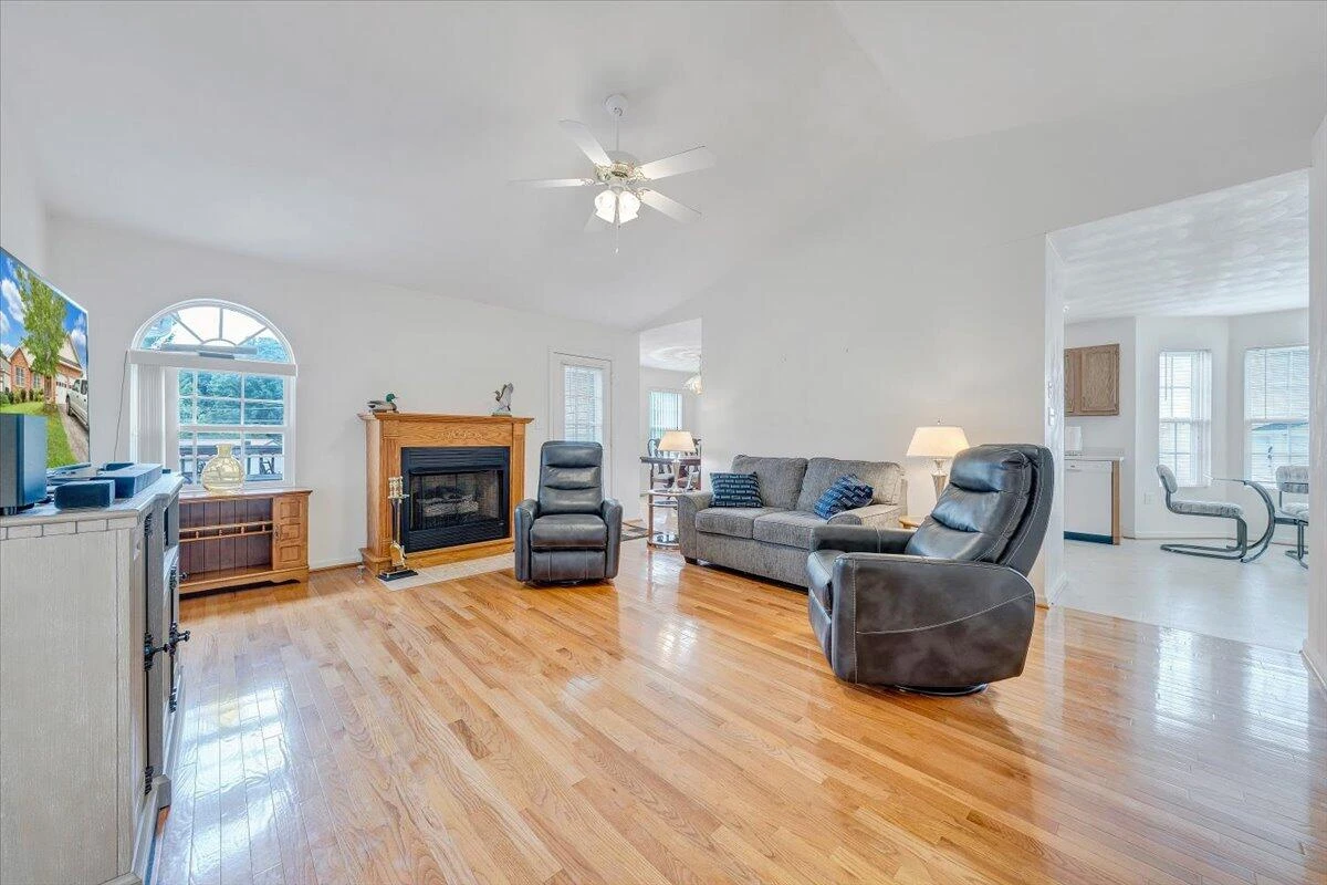 4633 Nevis DR - Photo 5