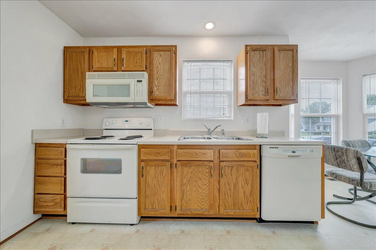 4633 Nevis DR - Photo 7