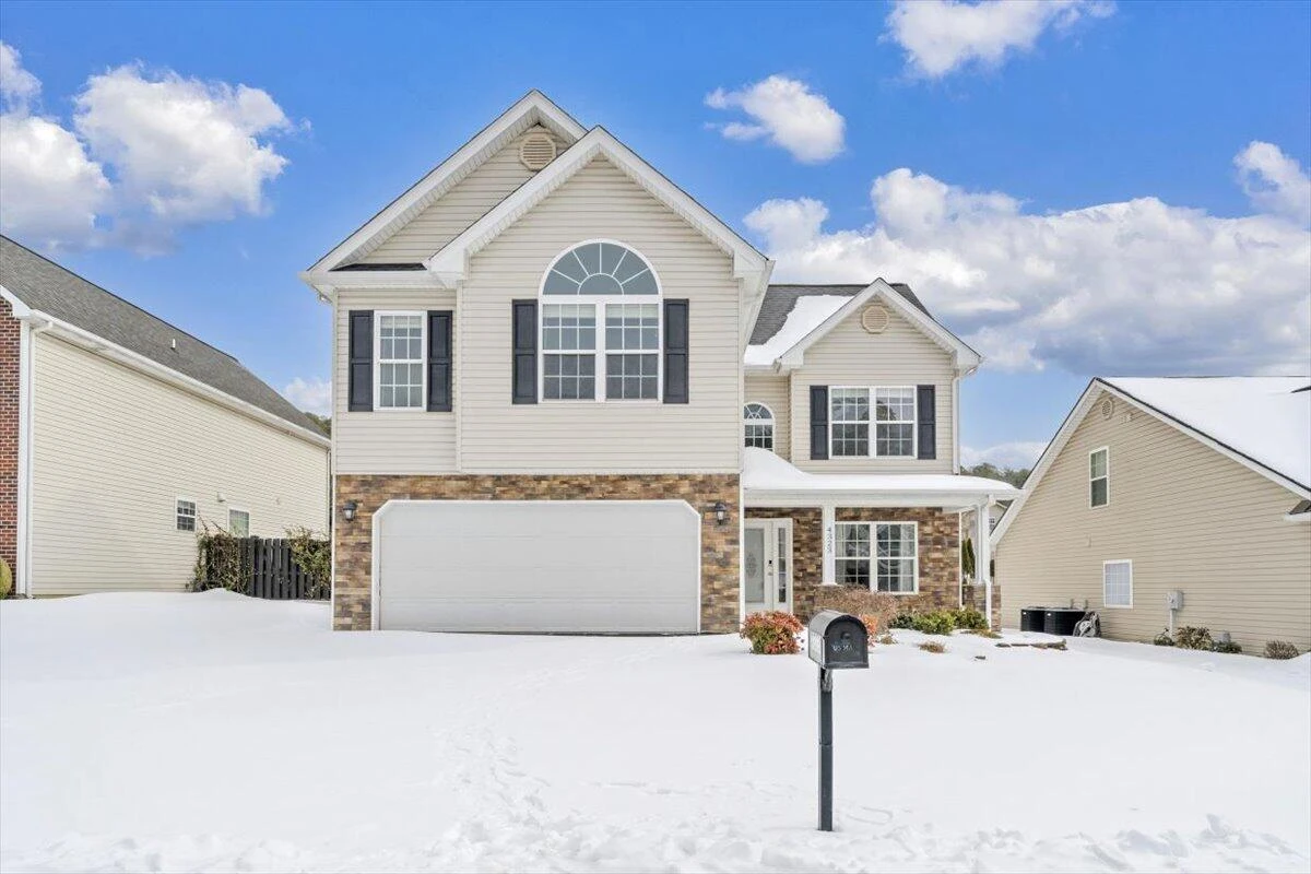 4323 Faircrest LN