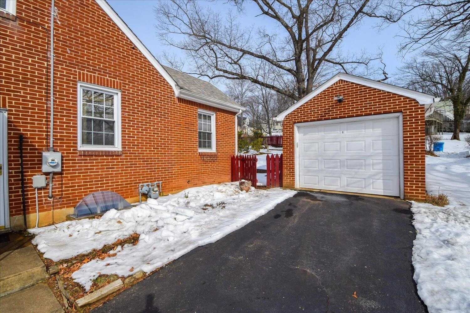 3108 Spring RD SW - Photo 5