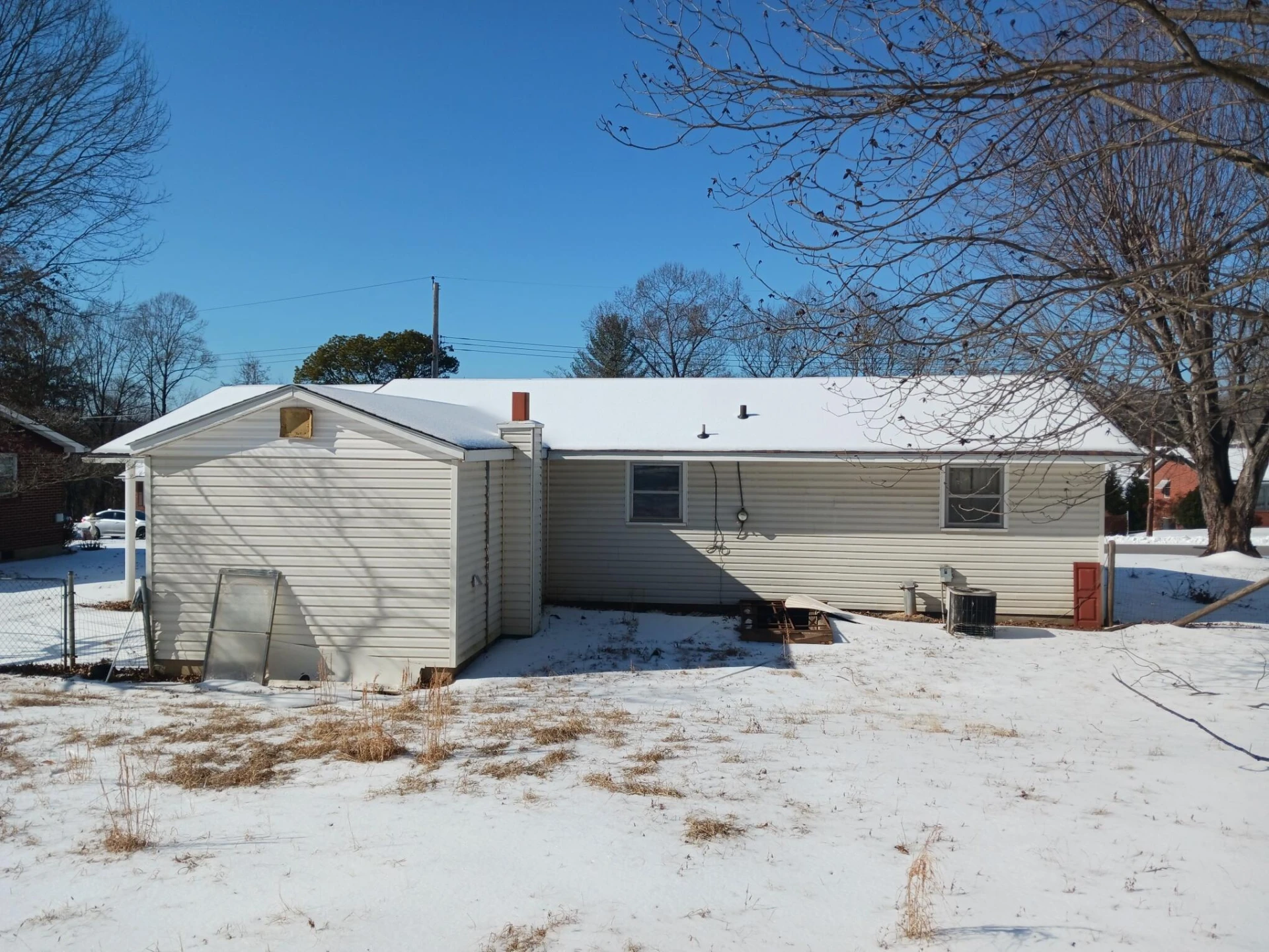 902 Ainsley ST - Photo 2