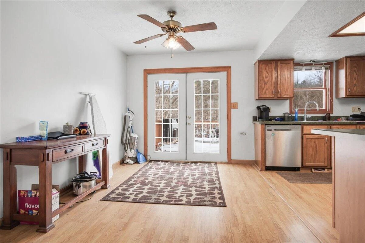 4600 Tobey RD - Photo 7