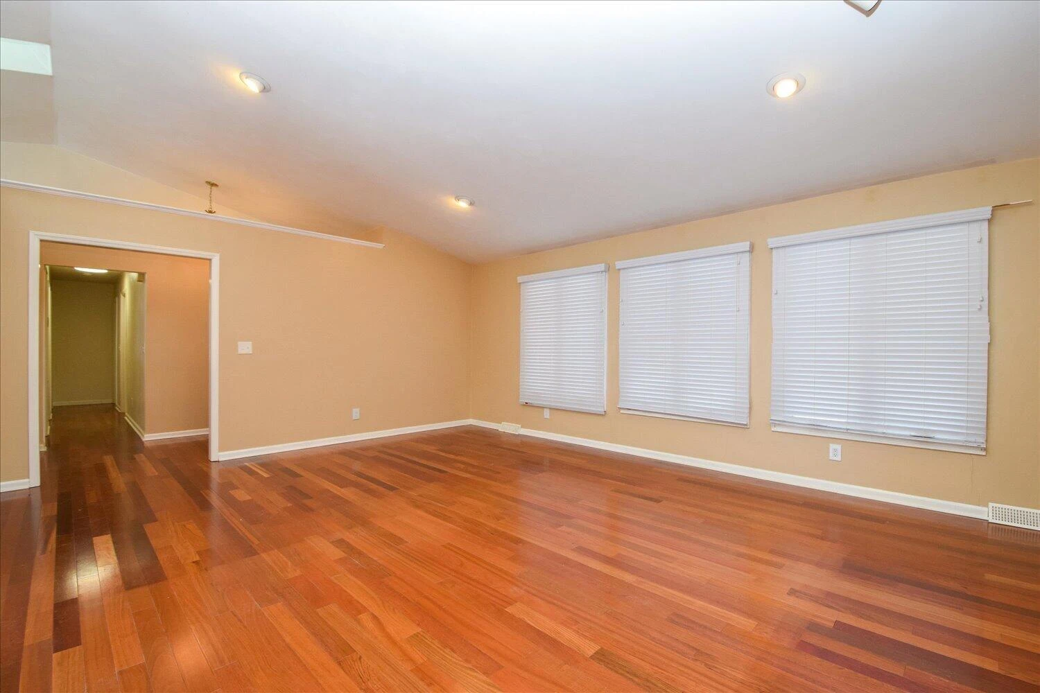 246 Pinehurst DR - Photo 3