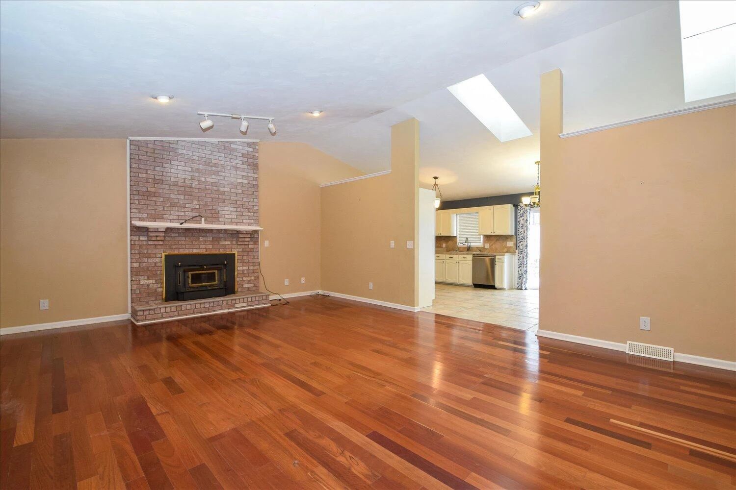 246 Pinehurst DR - Photo 4