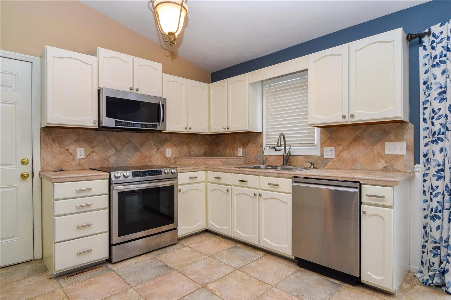 246 Pinehurst DR - Photo 6