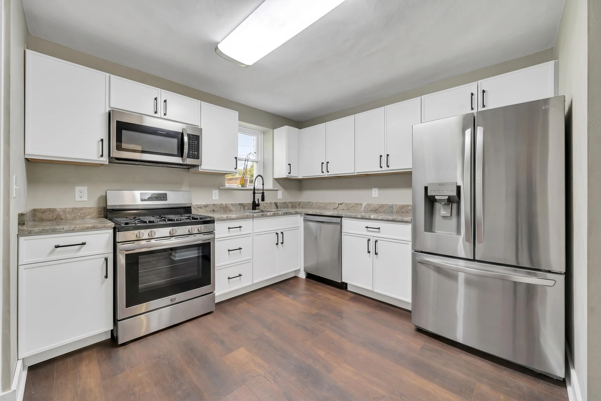 602 Rutherford AVE NW - Photo 17