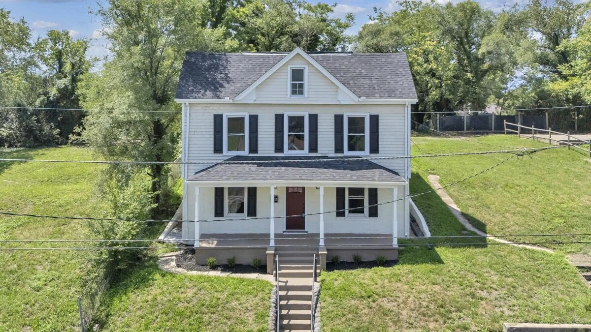 602 Rutherford AVE NW - Photo 2