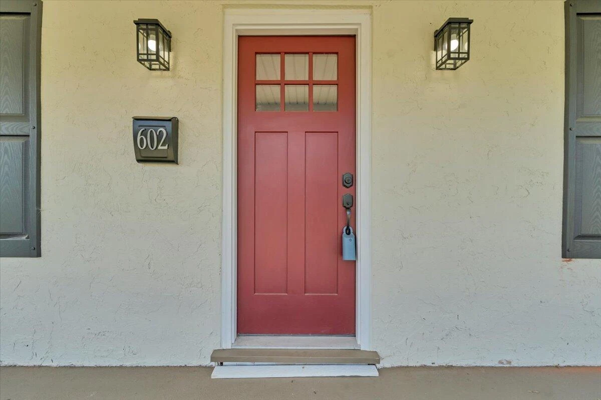 602 Rutherford AVE NW - Photo 3