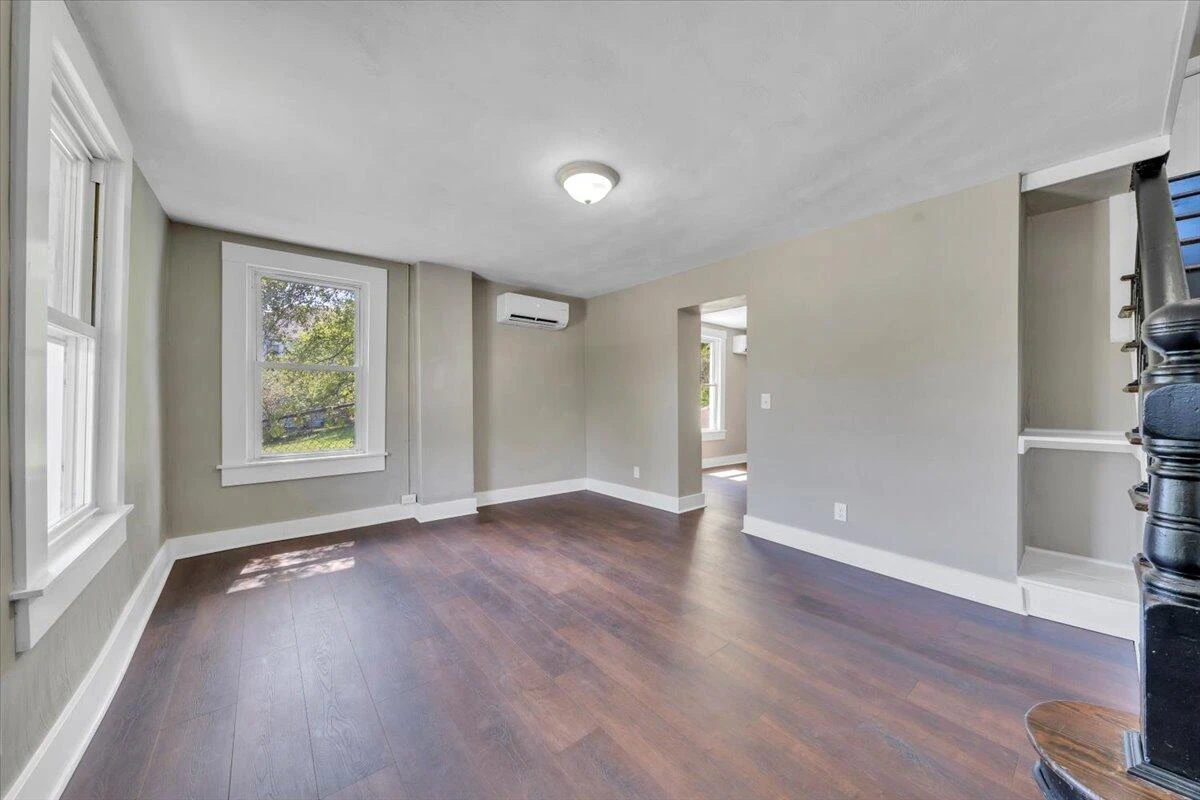 602 Rutherford AVE NW - Photo 4