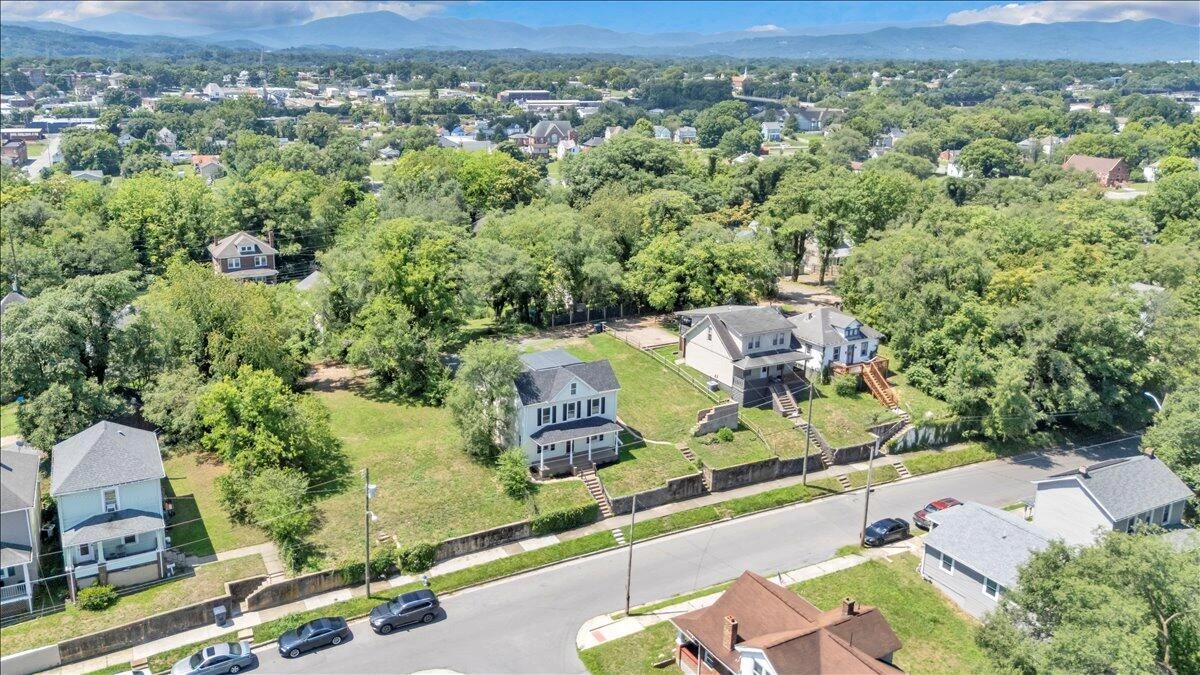 602 Rutherford AVE NW - Photo 46