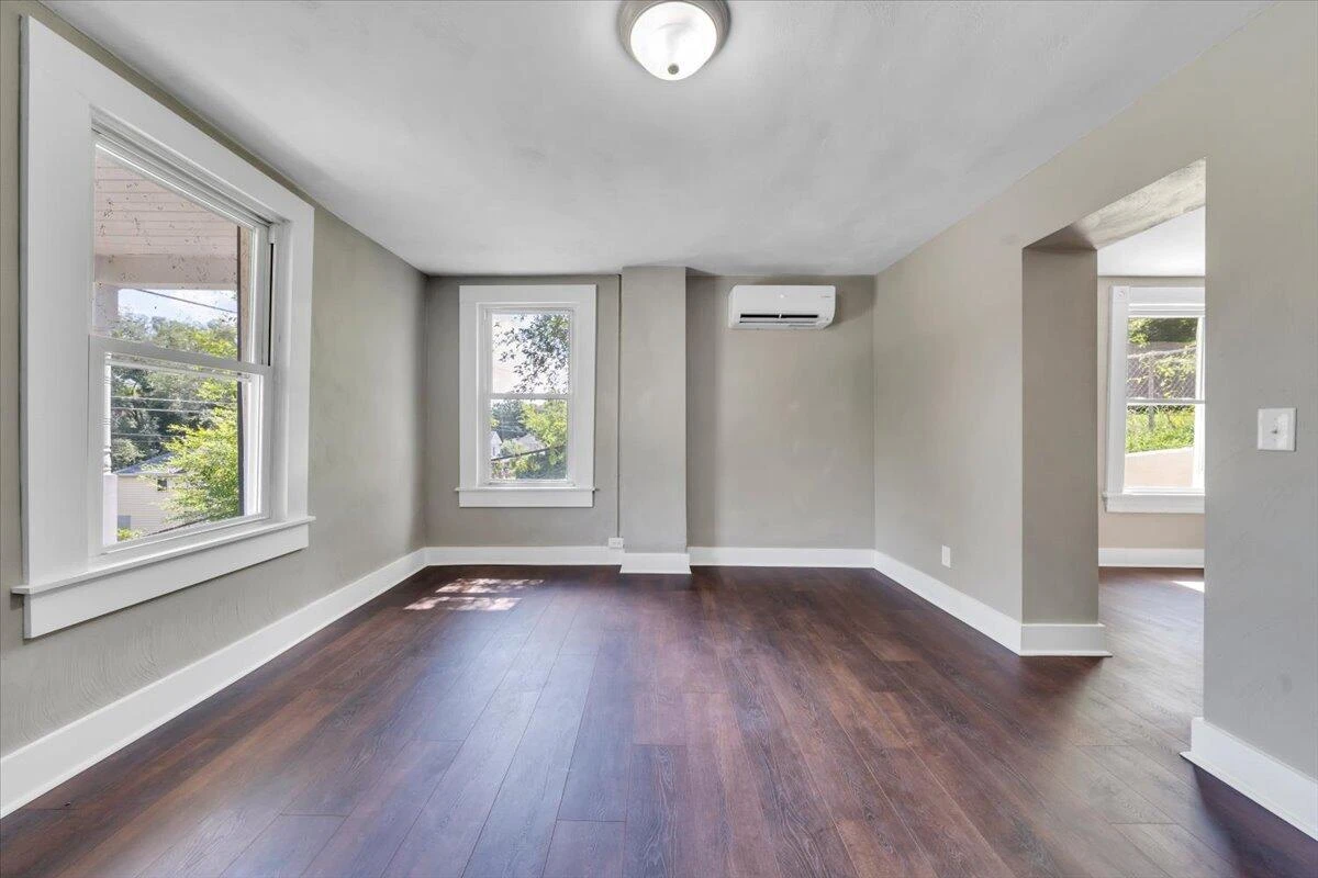 602 Rutherford AVE NW - Photo 5