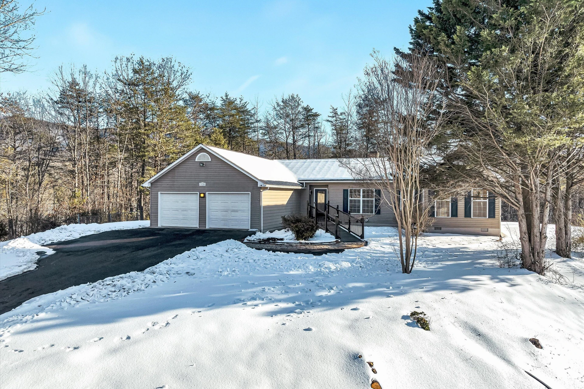 3120 Carvins Cove RD - Photo 2