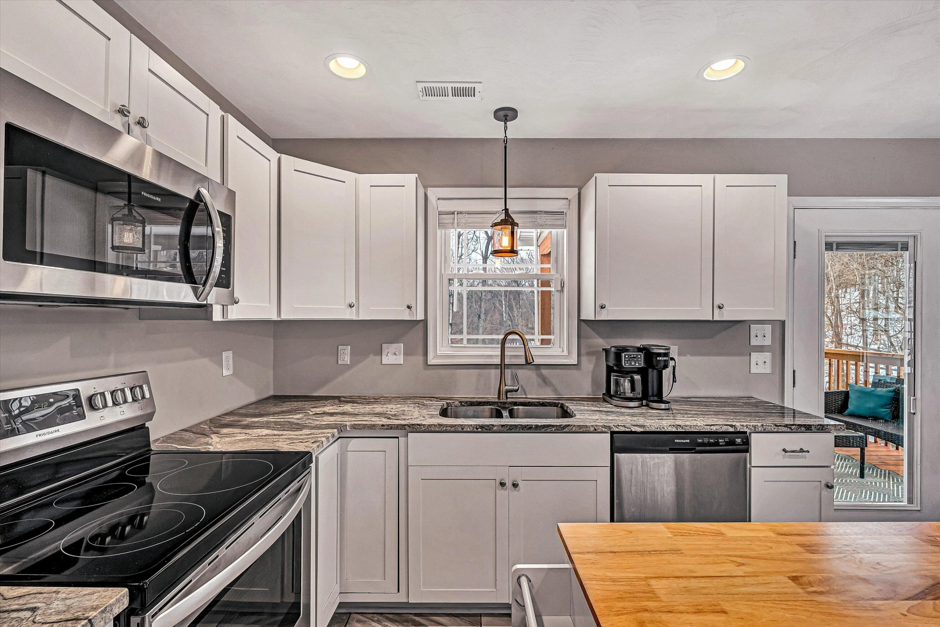 2111 Woodland RD SE - Photo 10